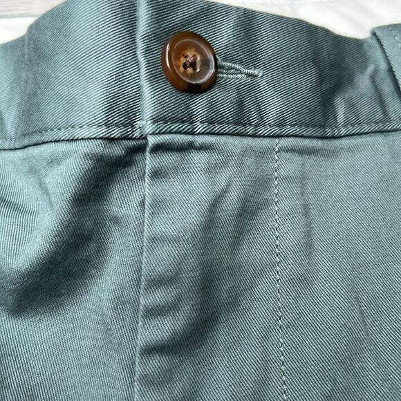 J. Crew Factory 7" flex chino shorts in Dark Eucalyptus size 36 NWOT- Flaw - Picture 7 of 14
